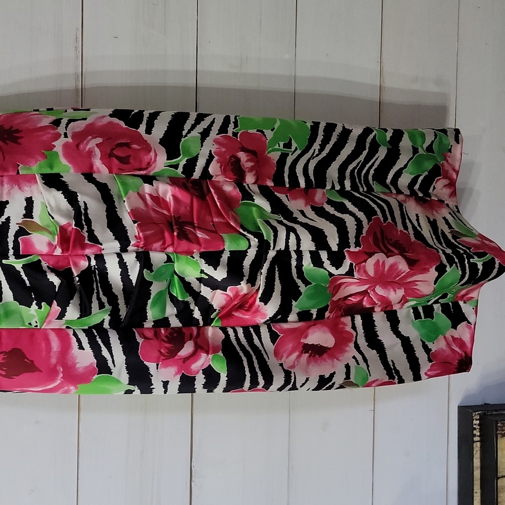 Cache Size 8 Fitted Floral And Zebra Print Ruched… - image 3